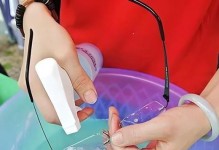 眼镜划痕修复技巧大揭秘（轻松恢复眼镜清晰无痕，快速解决划痕问题）